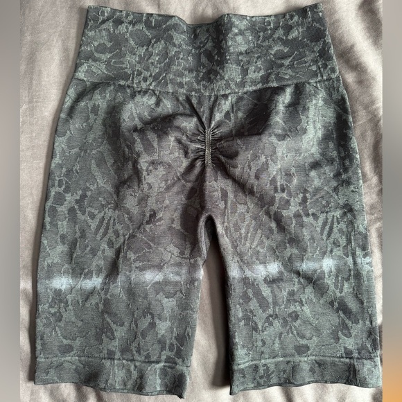 Gymshark Adapt Animal Shorts in Size Small - Picture 2 of 2